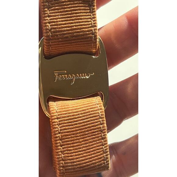 Salvatore Ferragamo Timeless Chic Brown Gold Vara Bow Key Ring Keychain - Picture 3 of 6